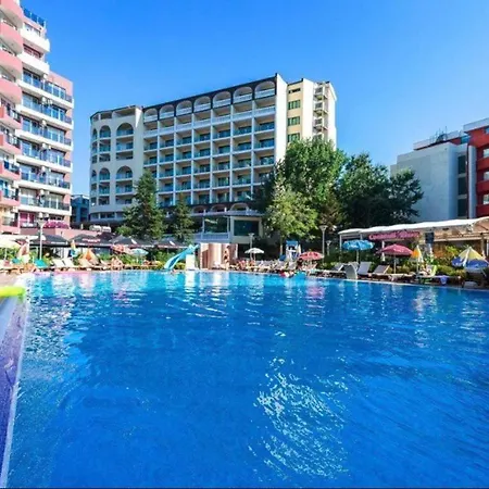 Admiral Plaza Premium Suites Апартамент *