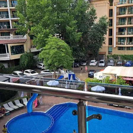 Admiral Plaza Premium Апартамент *