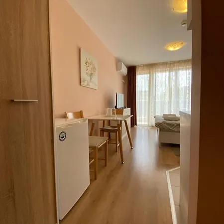 Admiral Plaza Premium Апартамент *